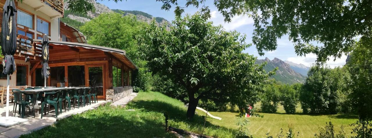 Hotel Restaurant Gites Les 5 Saisons Freissinieres Екстер'єр фото