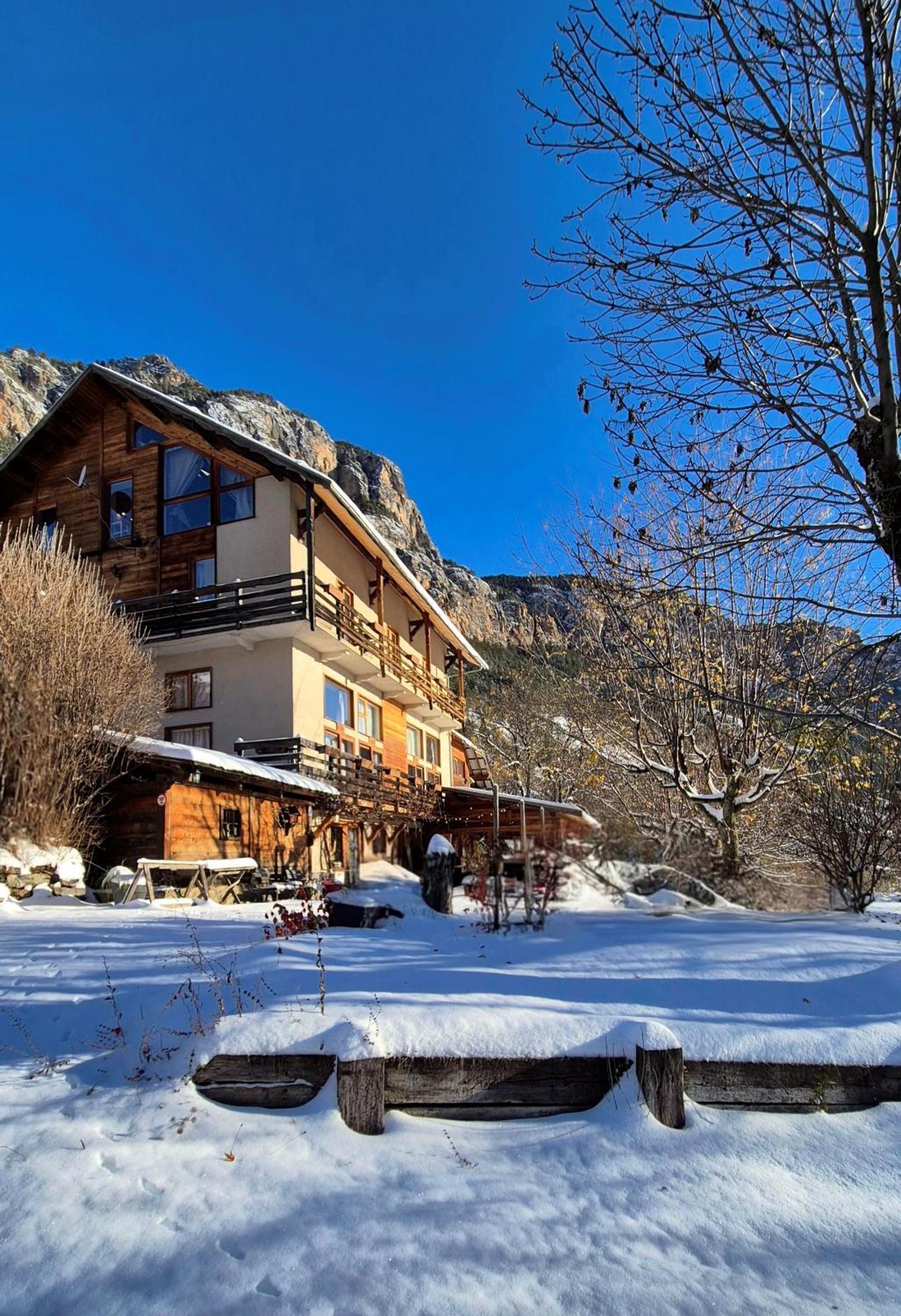 Hotel Restaurant Gites Les 5 Saisons Freissinieres Екстер'єр фото