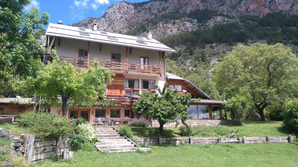Hotel Restaurant Gites Les 5 Saisons Freissinieres Екстер'єр фото